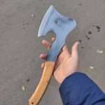 تبر یک تیکه آهن بر