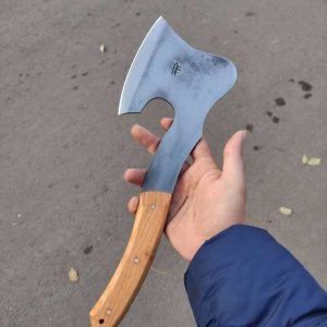 تبر یک تیکه آهن بر