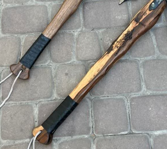 تبر وایکینگی دو لبه 2 تبر وایکینگی دو لبه